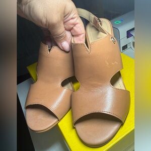 Chic Tan Women's Sandals